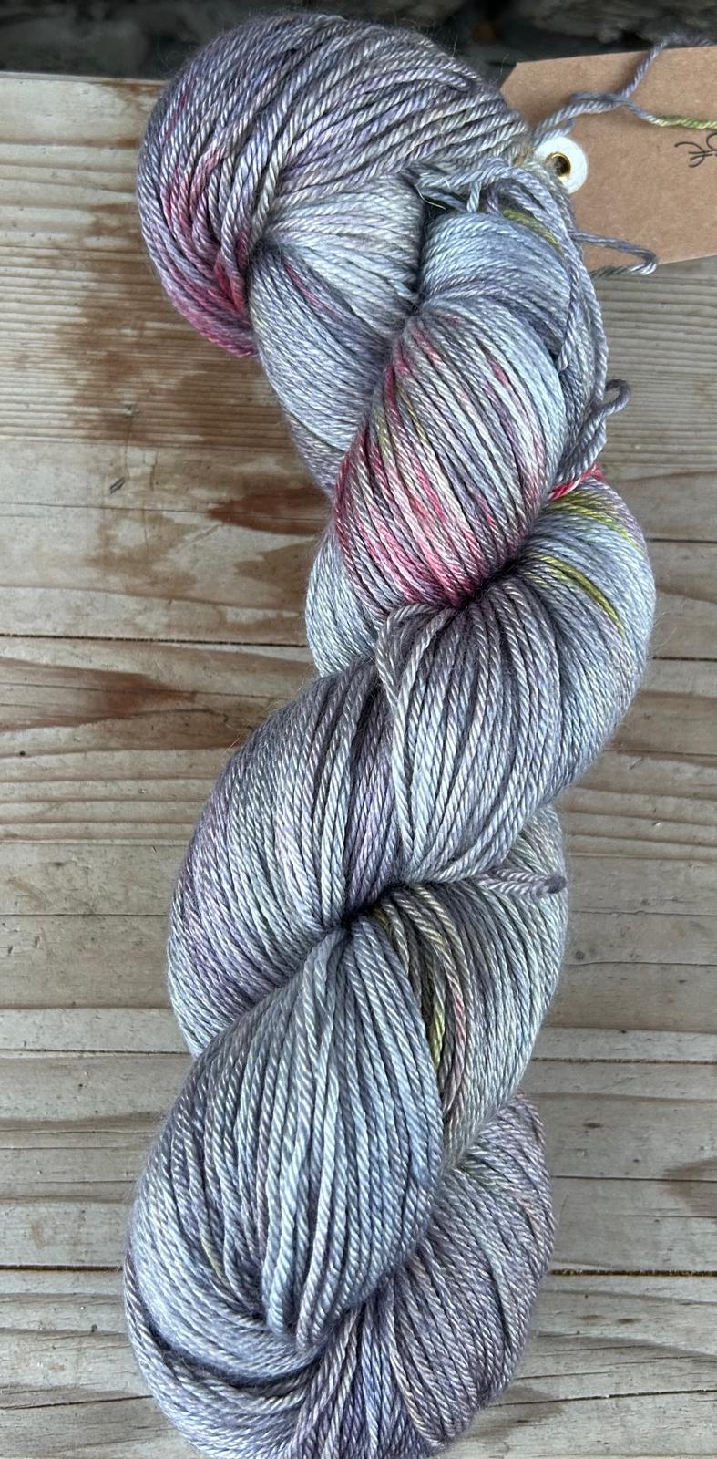 50% Mérinos/Soie non superwash - gris avec speckles